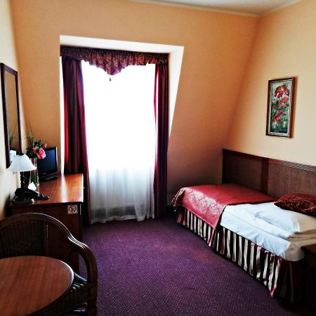 Hotel Nowy Dwor W Zaczerniu Rzeszow Ngoại thất bức ảnh