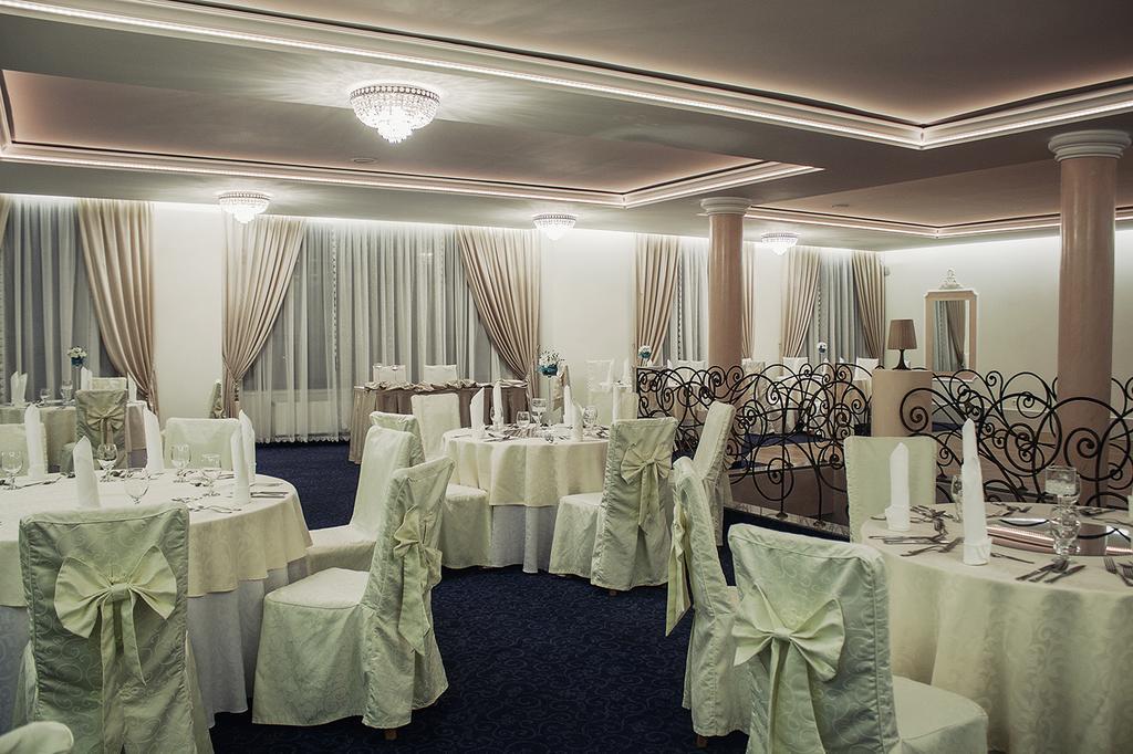 Hotel Nowy Dwor W Zaczerniu Rzeszow Ngoại thất bức ảnh