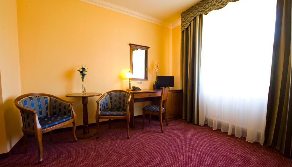 Hotel Nowy Dwor W Zaczerniu Rzeszow Phòng bức ảnh