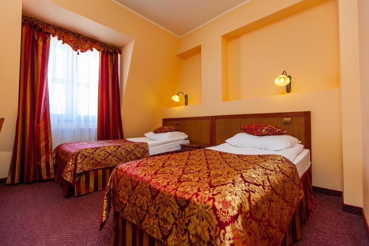 Hotel Nowy Dwor W Zaczerniu Rzeszow Ngoại thất bức ảnh